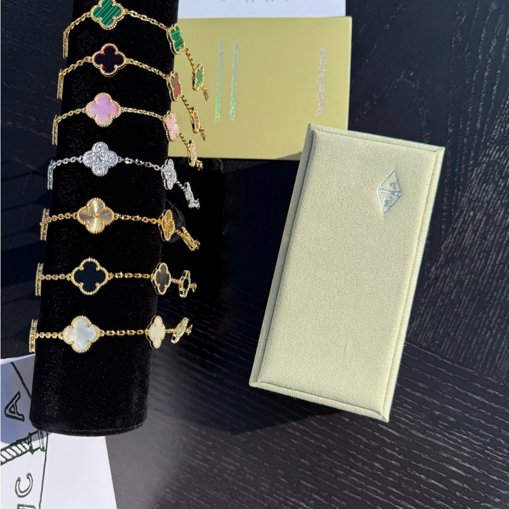 V C A Clover Bracelets - Picture 6 of 10